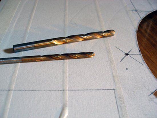 Сверла размером 5 мм и 7 мм для крепежных отверстий решетки