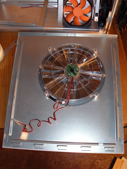 Вид на установленный вентилятор изнутри