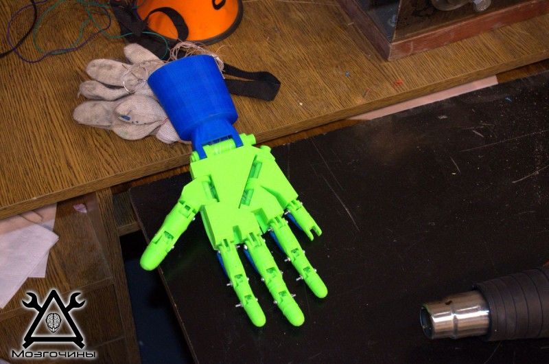 Рука робота своими руками. Управляемая механическая рука и перчатка. Школа FabLab. Самоделки (www.mozgochiny.ru) - 001 (34)