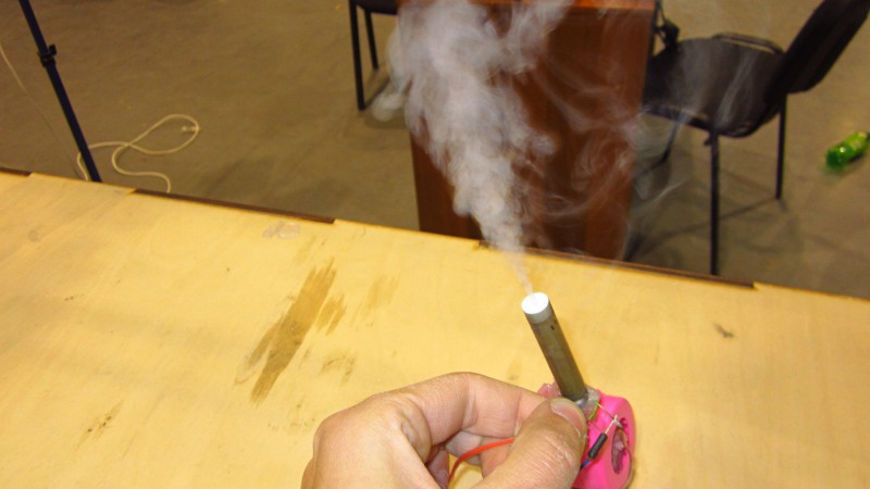 Как сделать портативный дымогенератор для фокусов своими руками - www.mozgochiny.ru (7)