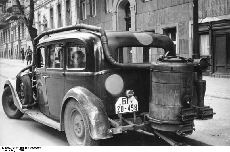 ADN-ZB/SNB Pkw mit Holzgasantrieb in Berlin 1946