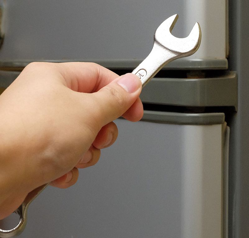 Как перевесить дверь холодильника Самсунг