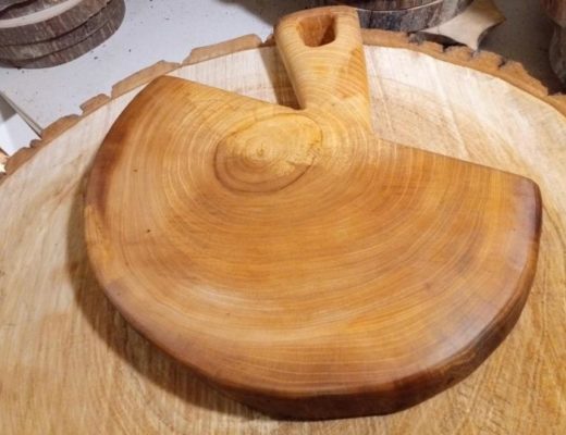 Разделочная доска из спила дерева