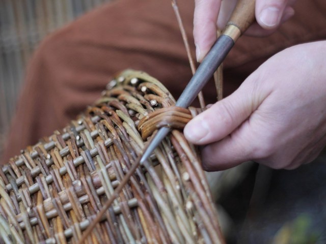 Плетение корзин из ивы для начинающих: мастер класс и технологии плетения
