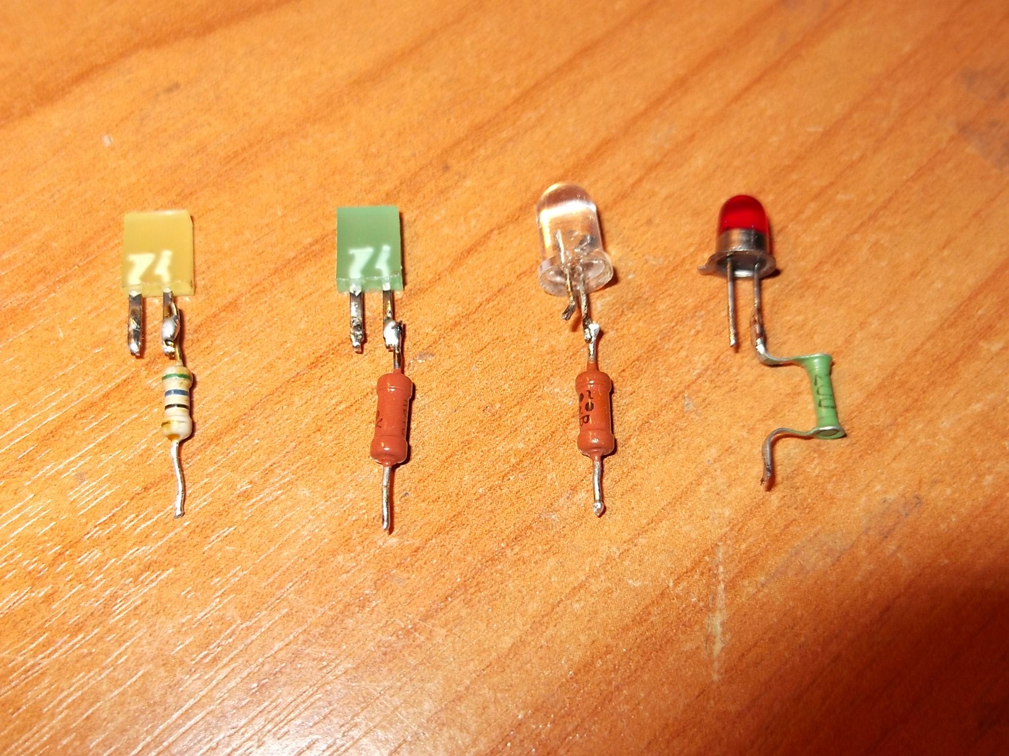 Самодельное сопротивление. Резистор для гирлянды 220 вольт 70 диодов. Резистор 12 вольт. Диод похожий на кт315. Гирлянда светодиодов без резисторов на 220 вольт.