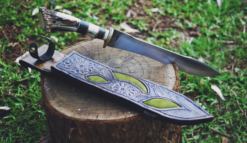 Как сделать острый нож из природного камня