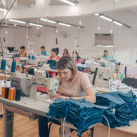 Как выглядит швейное производство одежды?