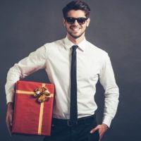 Варианты подарков для мужчин на любой праздник
