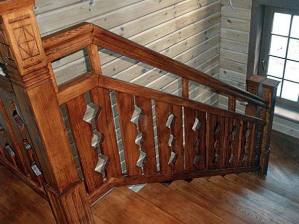 Как выбрать стиль лестницы, соответствующий дизайну дачного интерьера