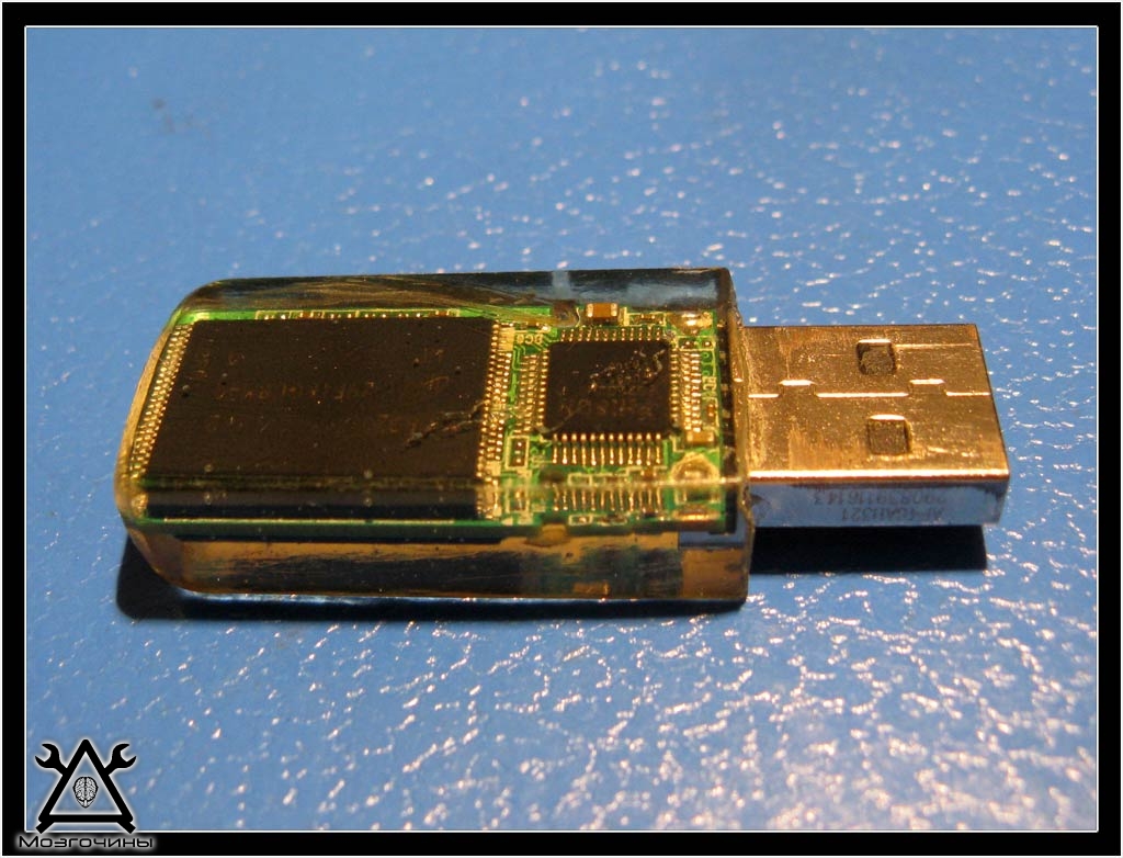 USB флешка на 8 GB со штампом, в футляре